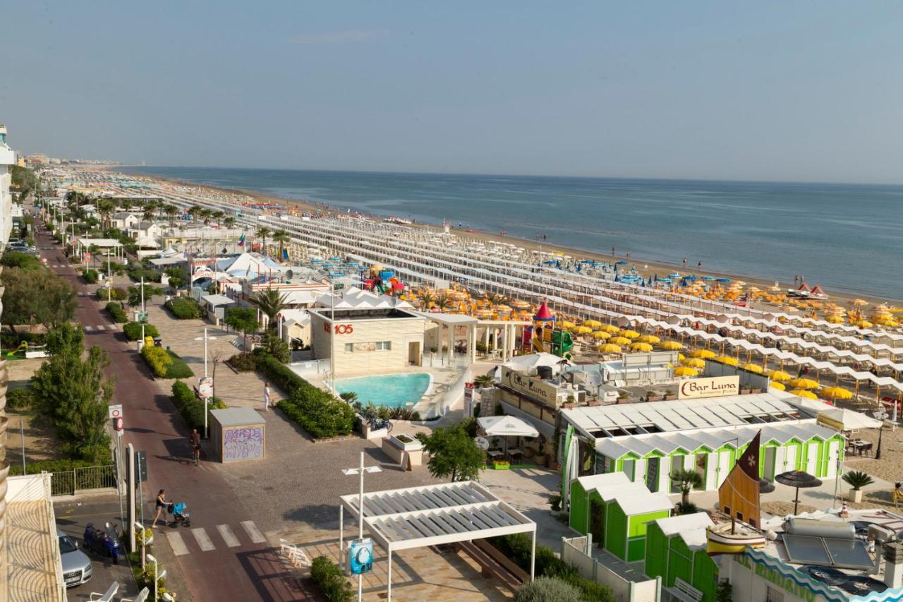 Hotel Astra Riccione Kültér fotó