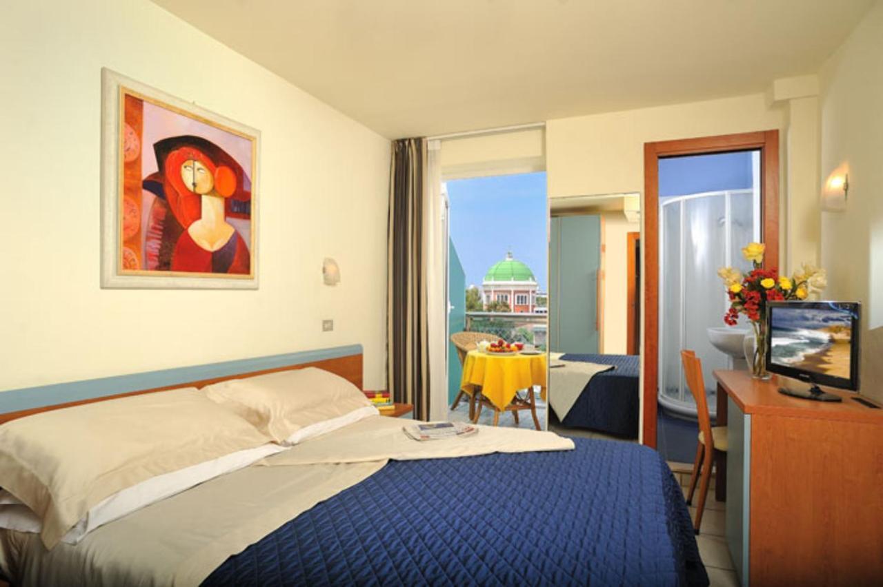 Hotel Astra Riccione Kültér fotó