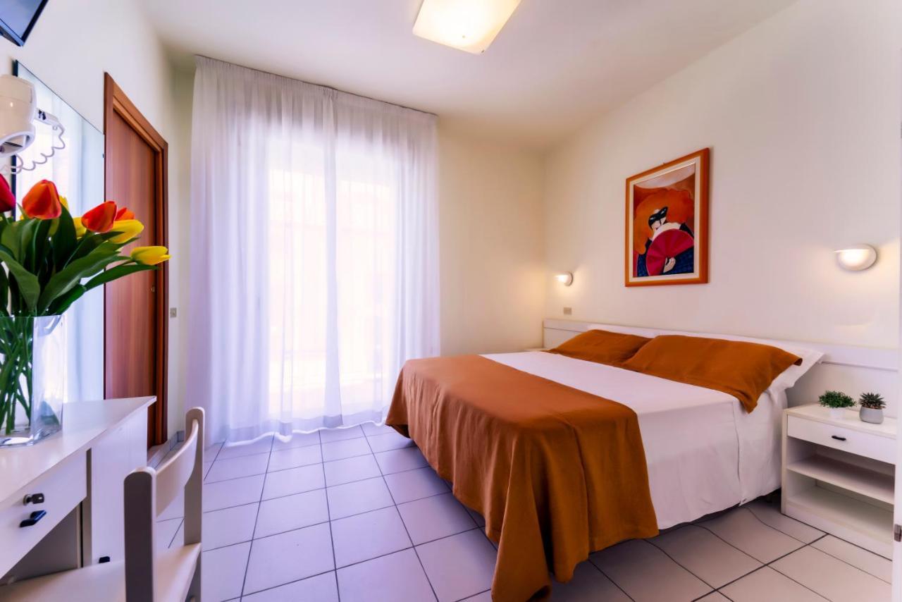 Hotel Astra Riccione Kültér fotó