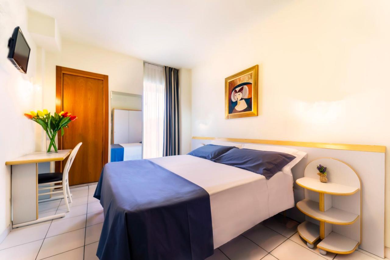 Hotel Astra Riccione Kültér fotó
