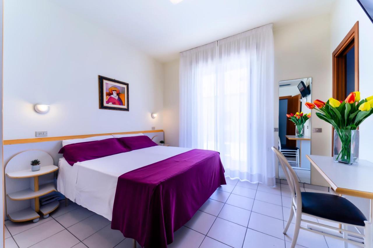 Hotel Astra Riccione Kültér fotó
